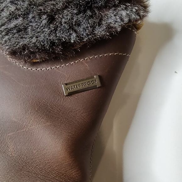 Chaco ‘Borealis’ Mink & Leather Mid Waterproof Boot in Brown & Cream Size 6 - Picture 3 of 15